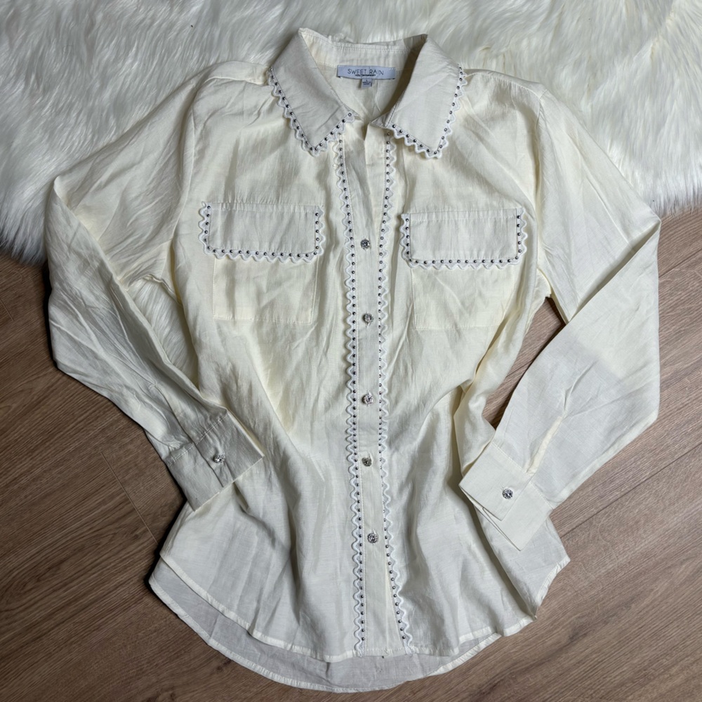 🍂 Studded Button Down Top 🍂